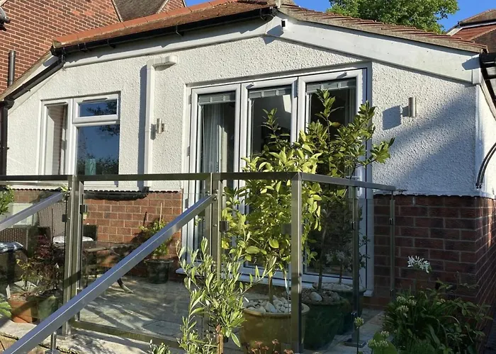 Cosy Dog Friendly Self Contained Apartment With Parking
